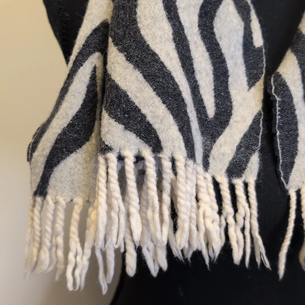 Cecchi E Cecchi 100% Wool Zebra Animal Print Cozy Scarf